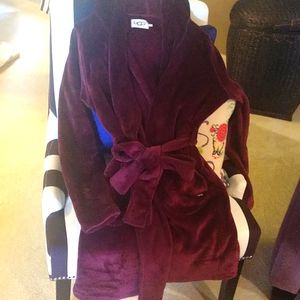 UGG short hooded fuzzy robe Cranberry/Purple